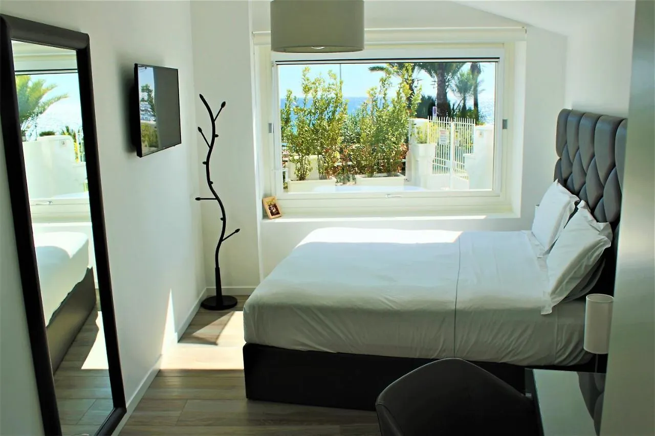 Отель Sanremo Luxury Suites