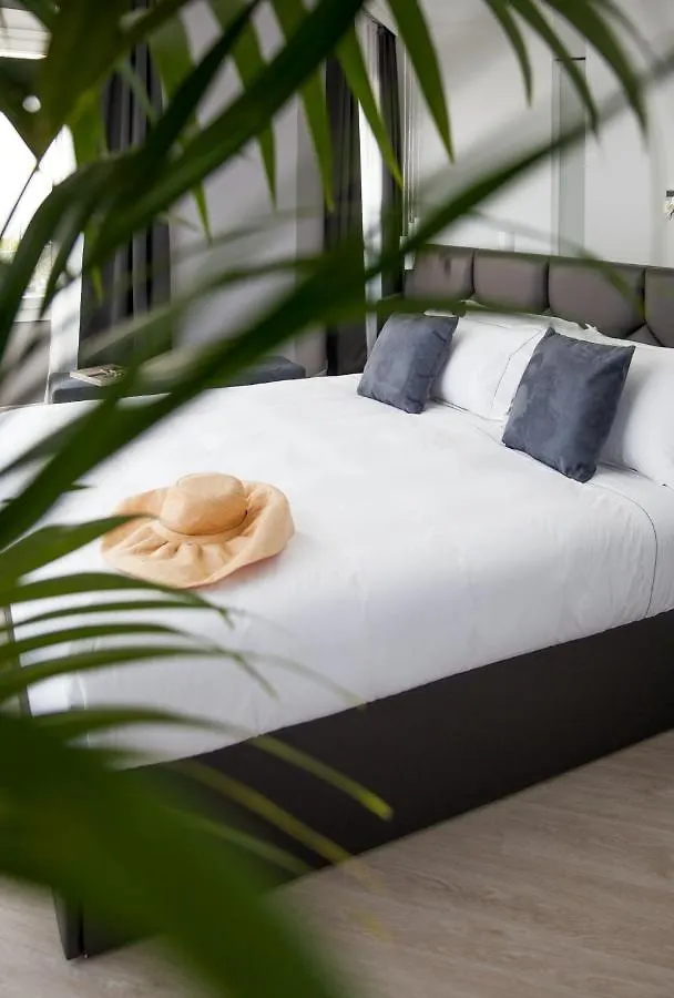 *** Отель Sanremo Luxury Suites Италия